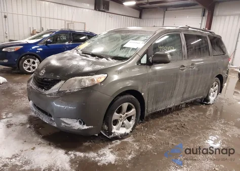 2011 Toyota Sienna Le V6 z USA, uszkodzony, nr VIN 5TDKK3DC9BS098860